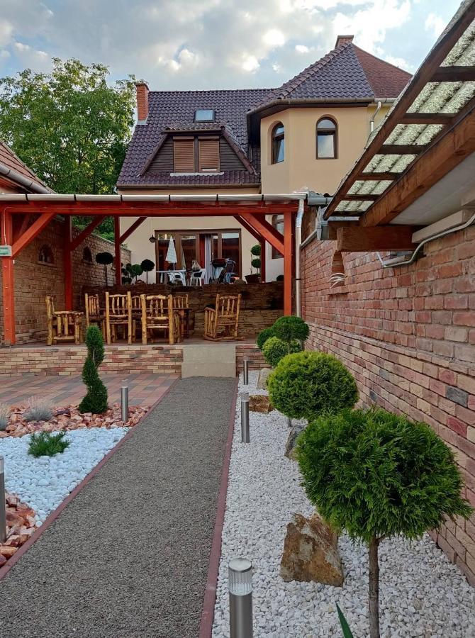 Buebaj Vendeghaz Hotel Eger Bagian luar foto