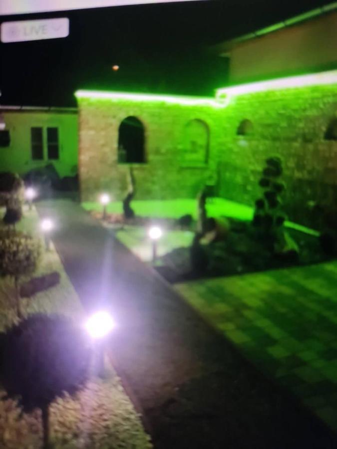 Buebaj Vendeghaz Hotel Eger Bagian luar foto