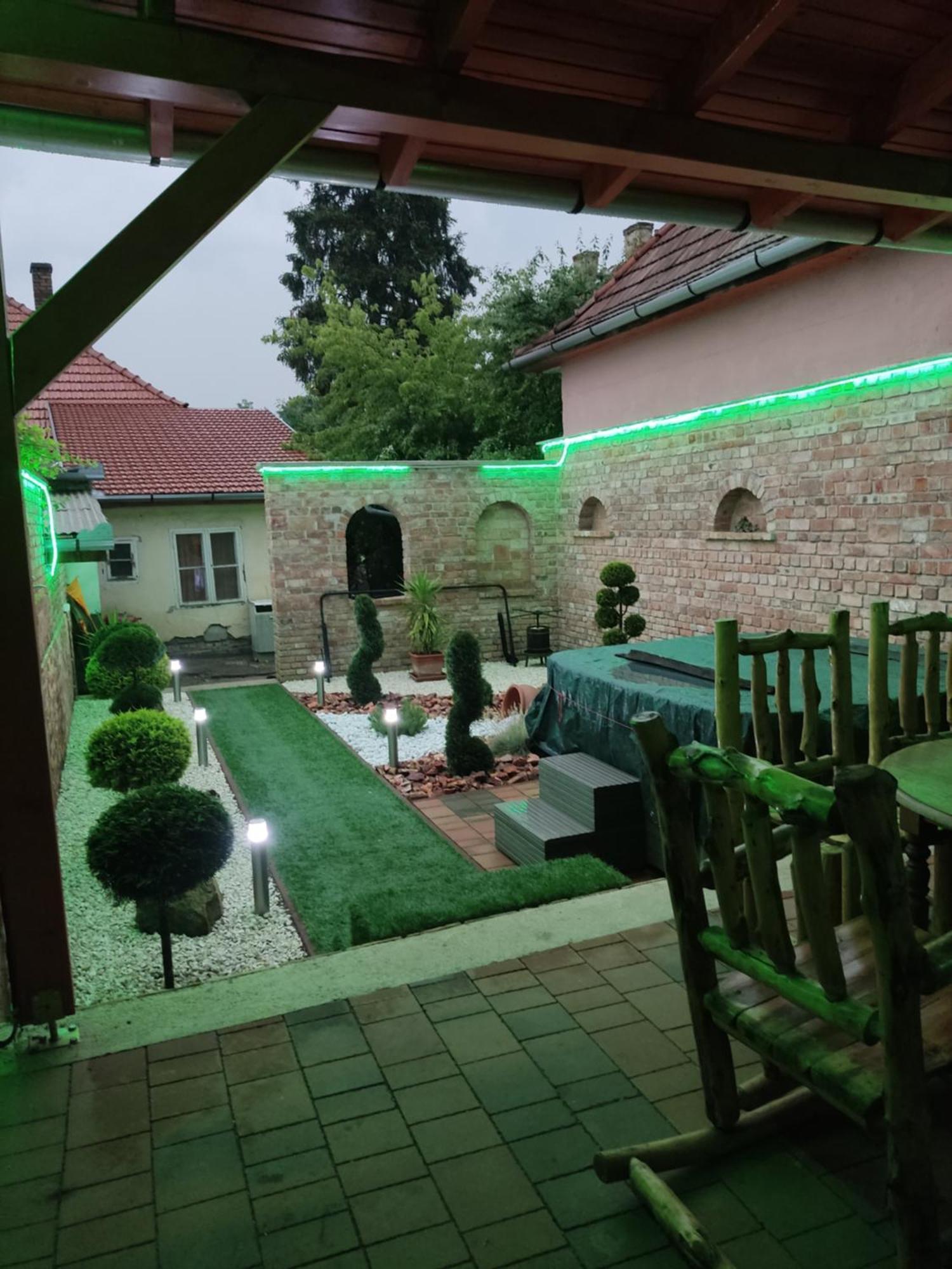 Buebaj Vendeghaz Hotel Eger Bagian luar foto
